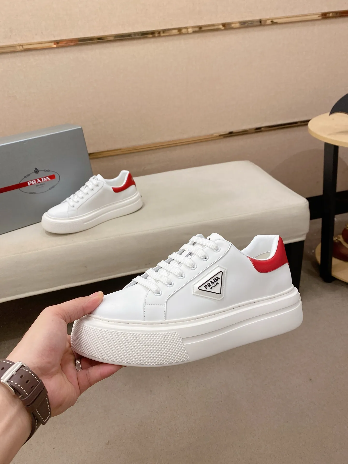 Men's shoes 💰 580💰 ✔️✔️✔️High version High-quality new PRADA (Prada) counters are launched simultaneously, new men's shoes, 😘fabrics are selected from first-layer cowhide fabrics. Lining: Imported cowhide leather lining. 👍🏿High-end☄️Open-molded non-slip rubber outsole, exquisite lines, simple and elegant, comfortable and high-end for leisure travel. Code number: 38 to 45